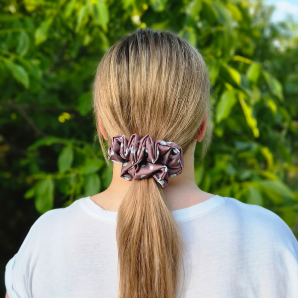 Scrunchie satynowa - Biała Wiśnia