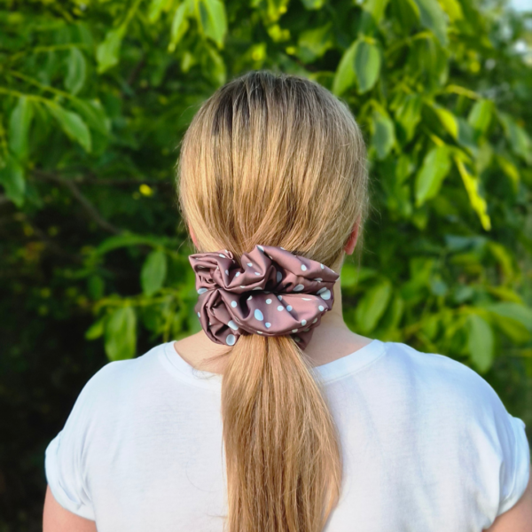 Scrunchie satynowa - Biała Wiśnia